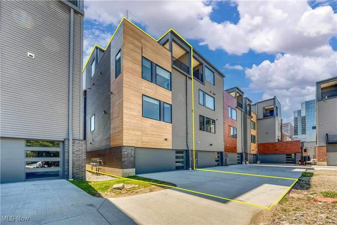 View of property with a residential​​‌​​​​‌​​‌‌​‌‌​​​‌‌​‌​‌​‌​​​‌​​ view