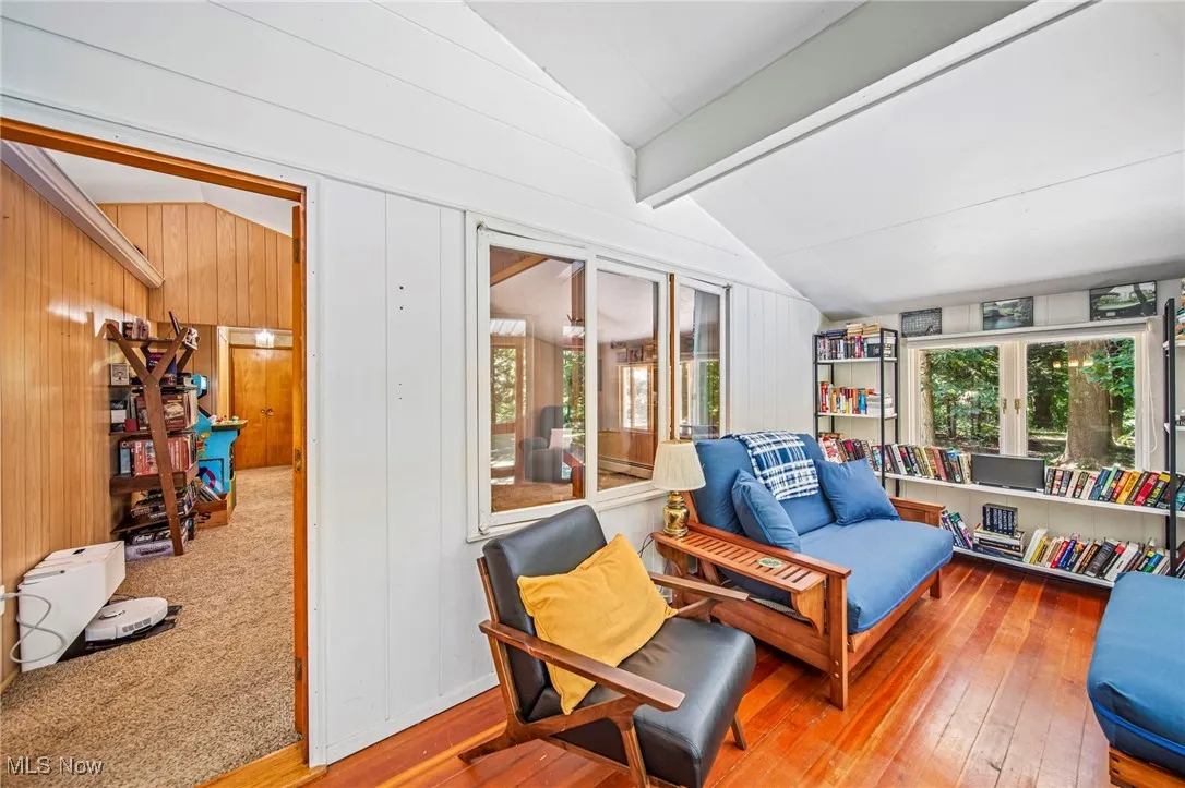 Sunroom with healthy amount of natural light