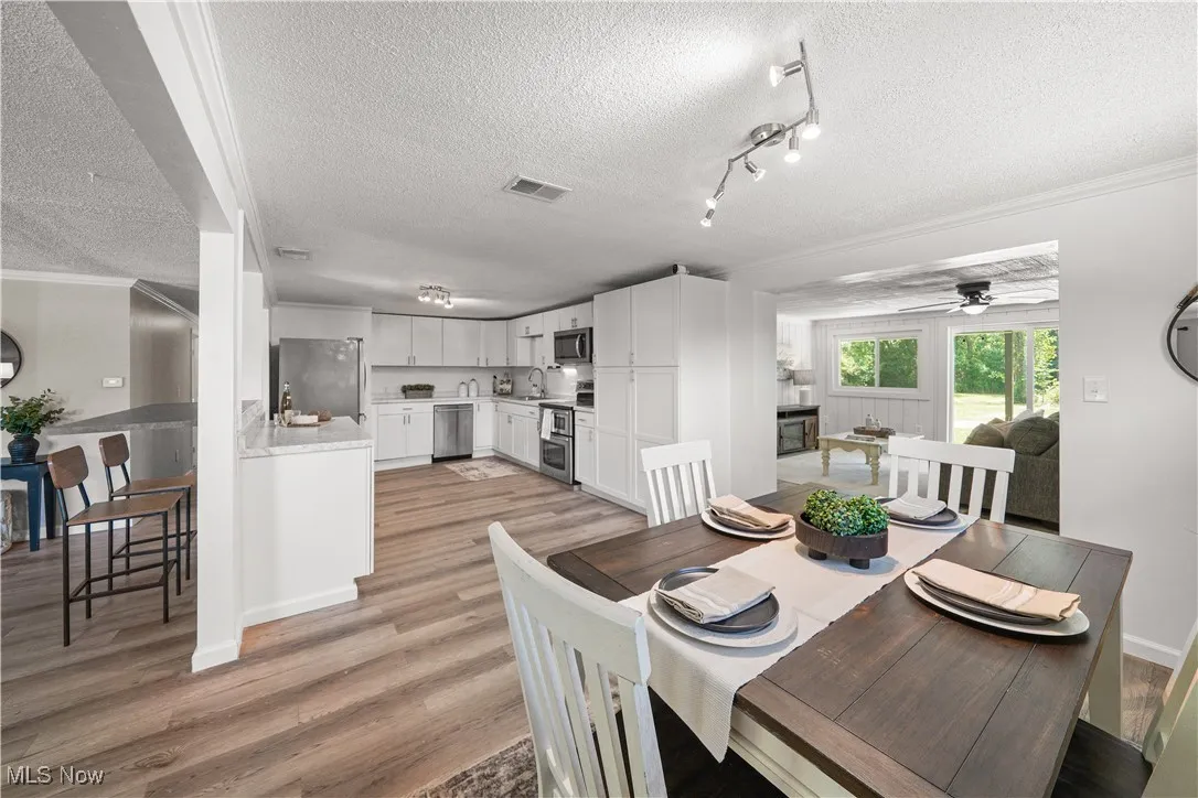 Eat in kitchen