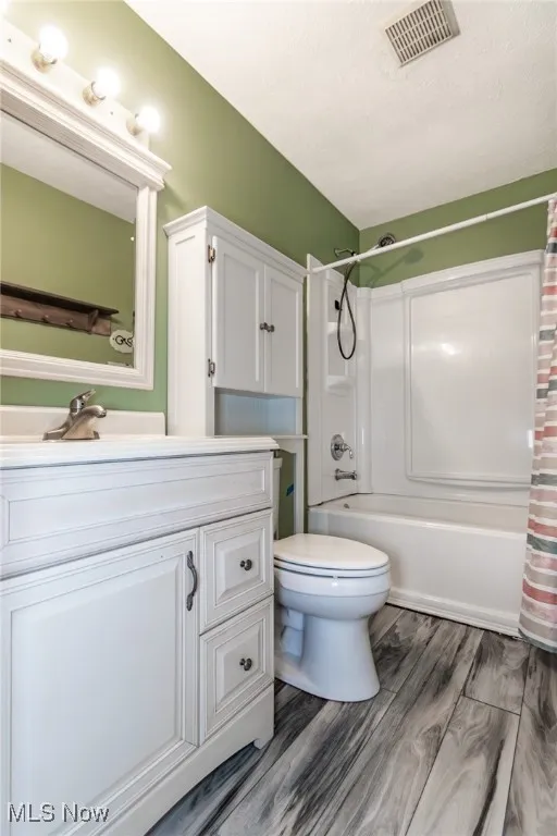 Full bath with new LVP flooring