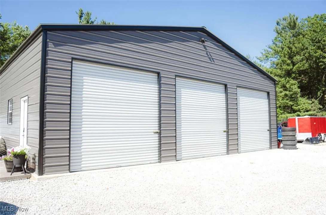 Detached garage/Outbuilding 40 x 30, 12ft doors, insultaled & heated,