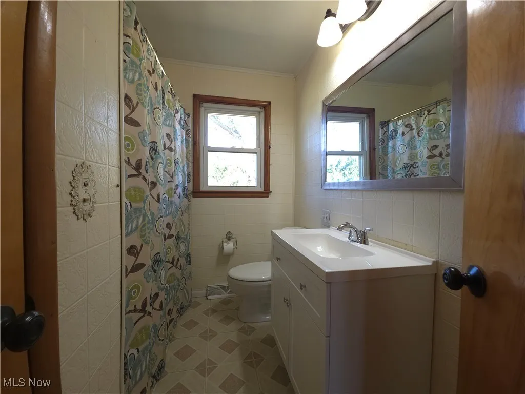 Main Full Bathroom