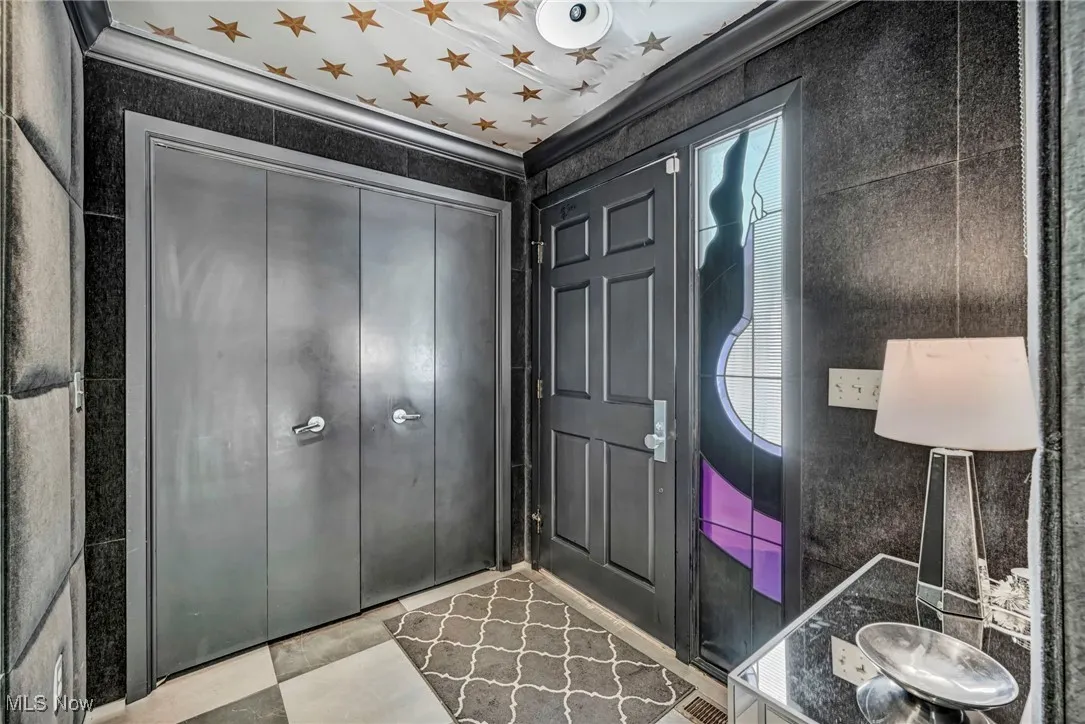 Foyer featuring ornamental molding