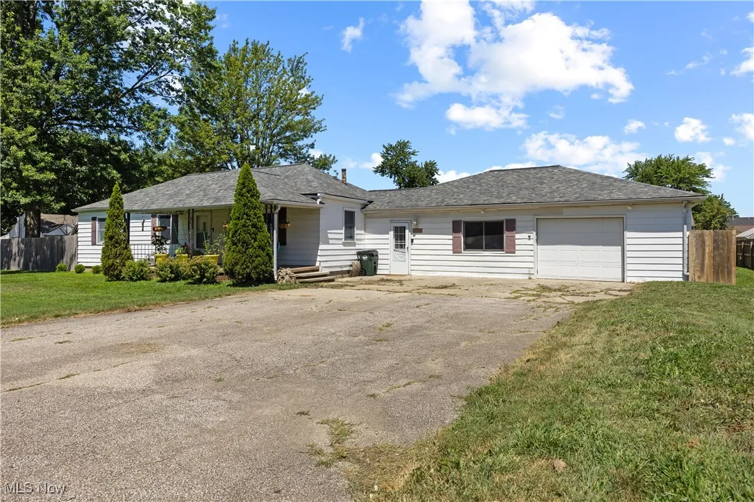 Front of house, garage and driveway side