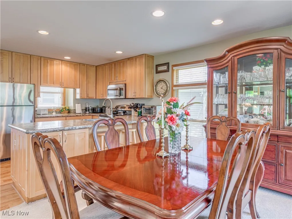 Dining room and Kitchen with peninsula