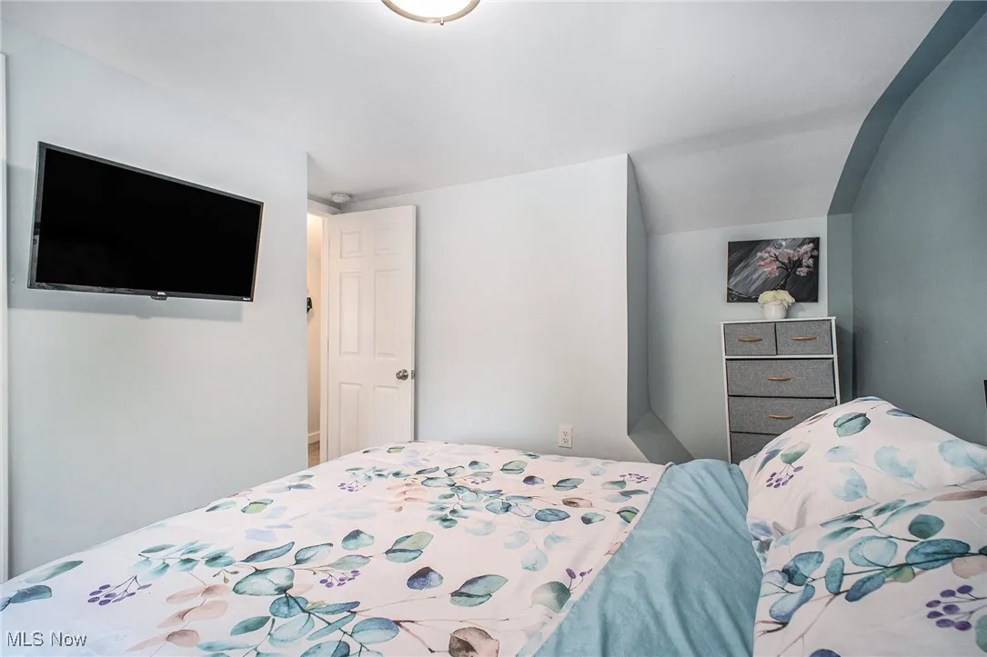 Primary bedroom 
Lake view