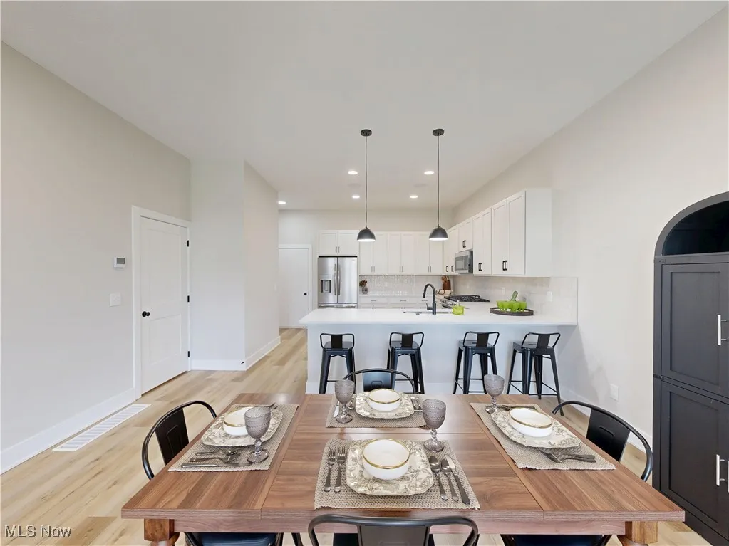 Kitchen & Dining area