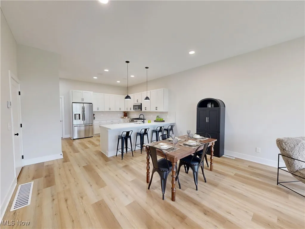 Kitchen & Dining area
