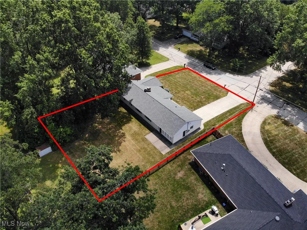 Aerial view of property's location with property parcel outlined