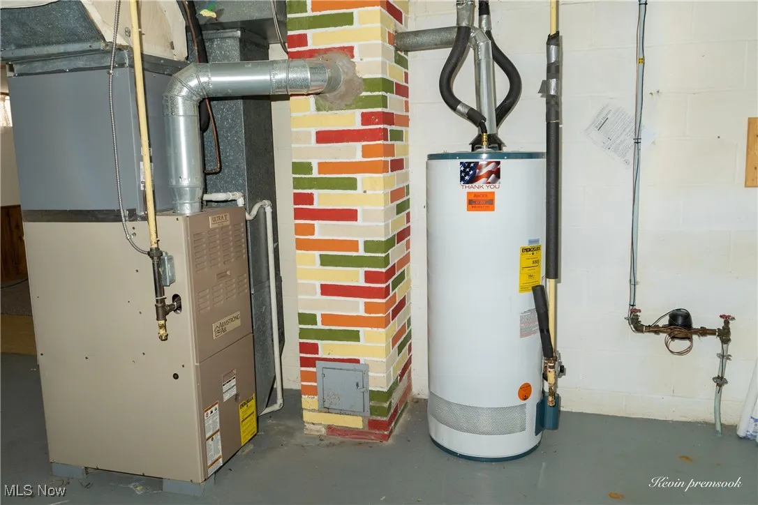 Utility room with heating unit and water heater
