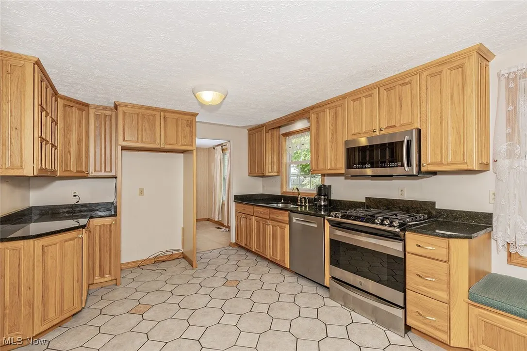 Spacious eat-in kitchen