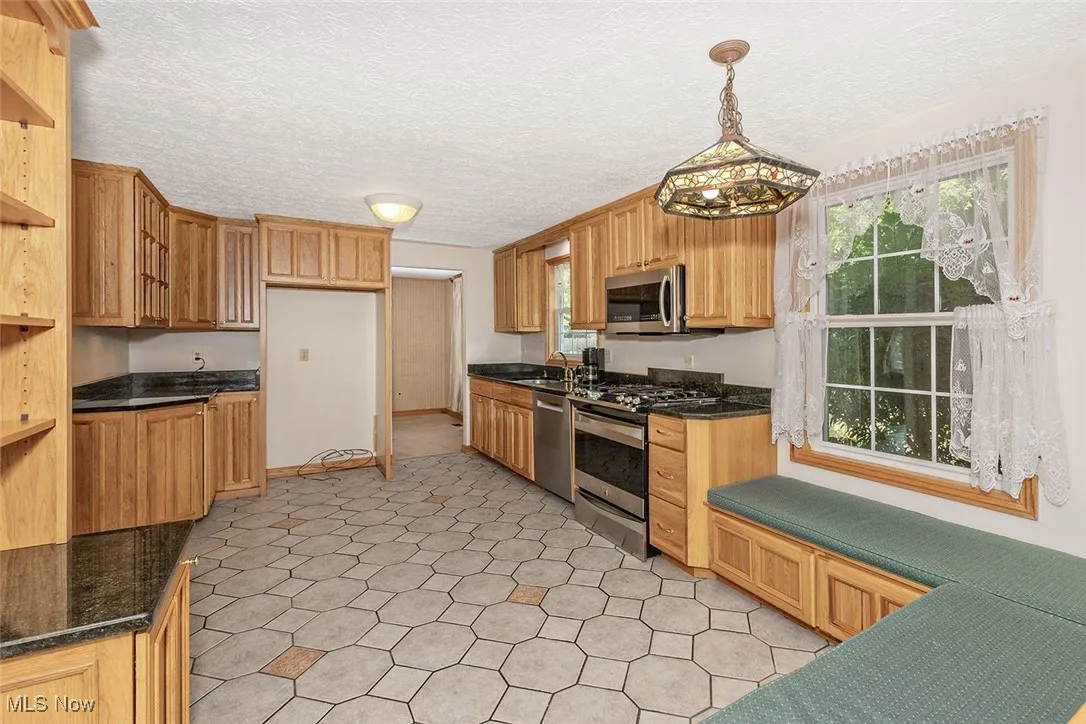 Spacious eat-in kitchen