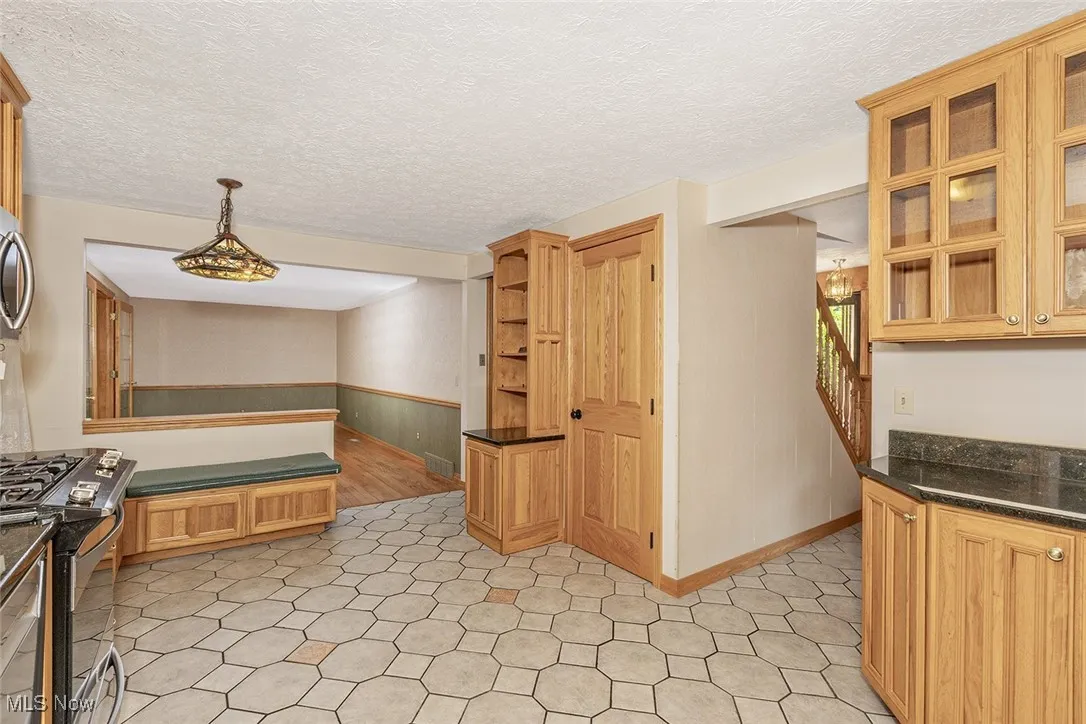 Spacious eat-in kitchen