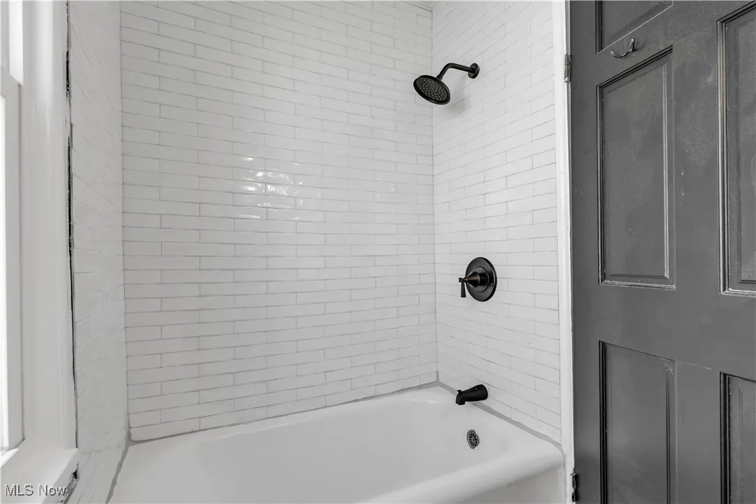 Bathroom with shower / washtub combination