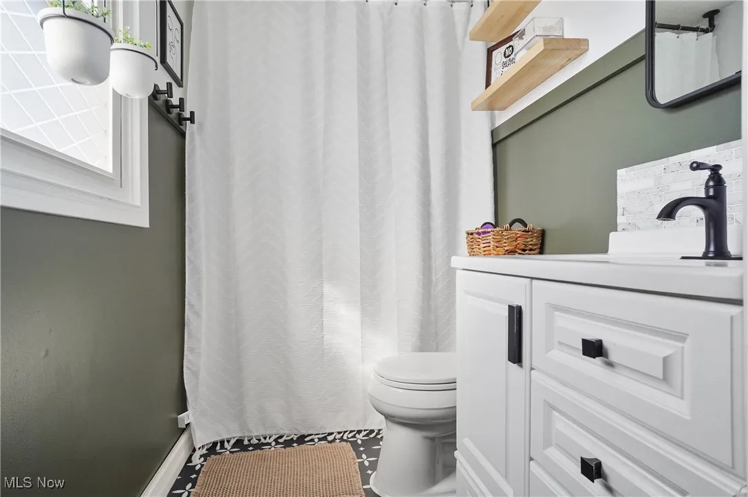 Ensuite Full bathroom with vanity and a shower with shower curtain