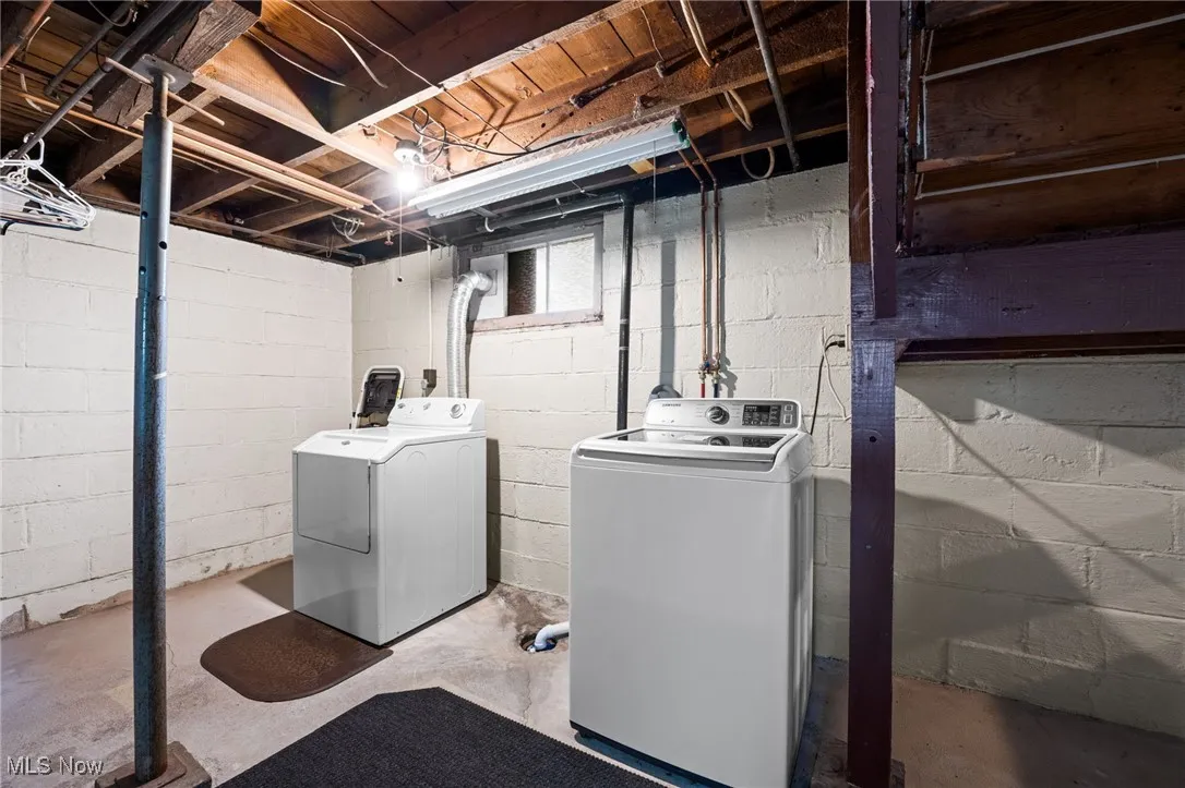 Laundry area featuring independent washer and dryer