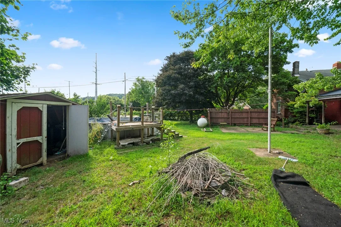 View of yard featuring a storage shed