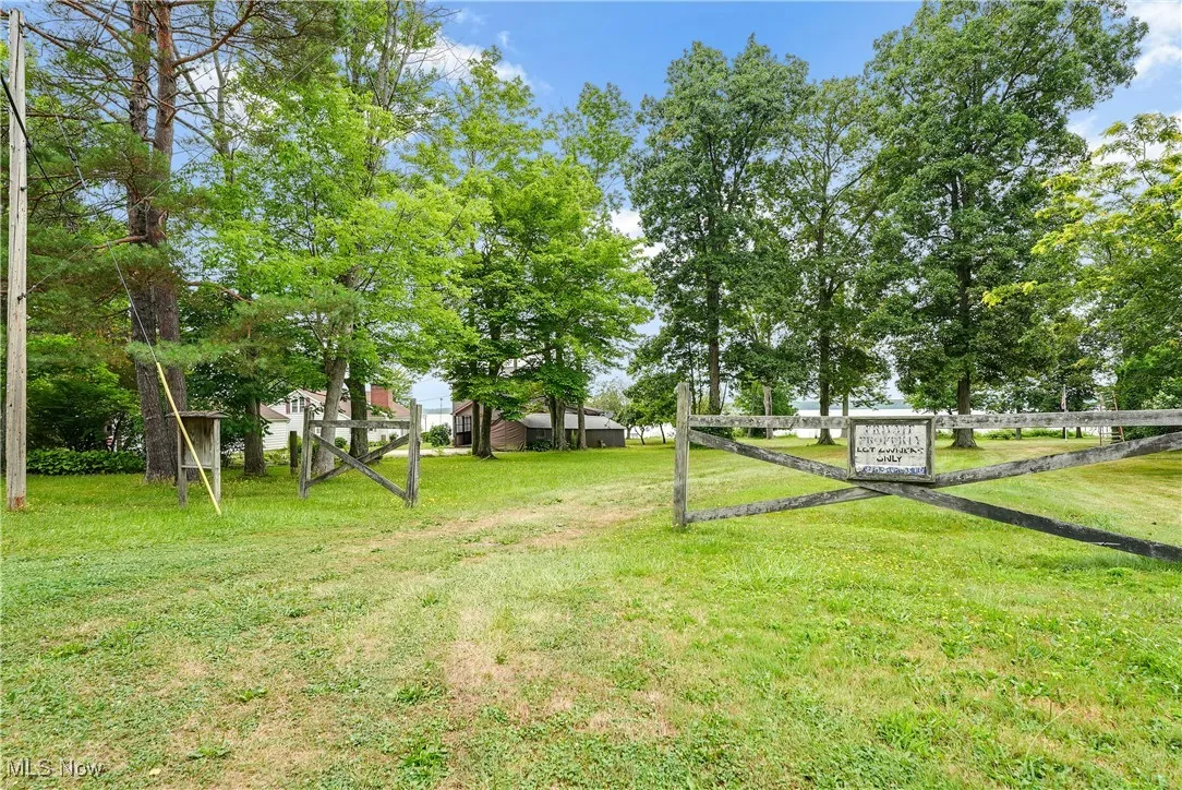 private lake access