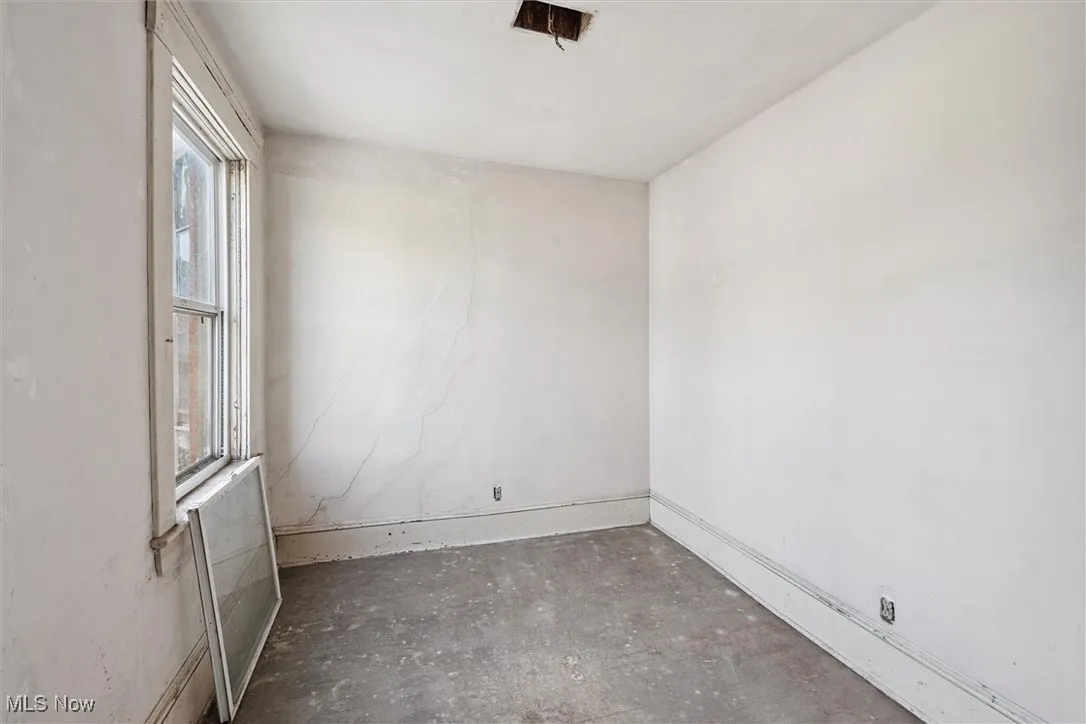 Empty room second floor