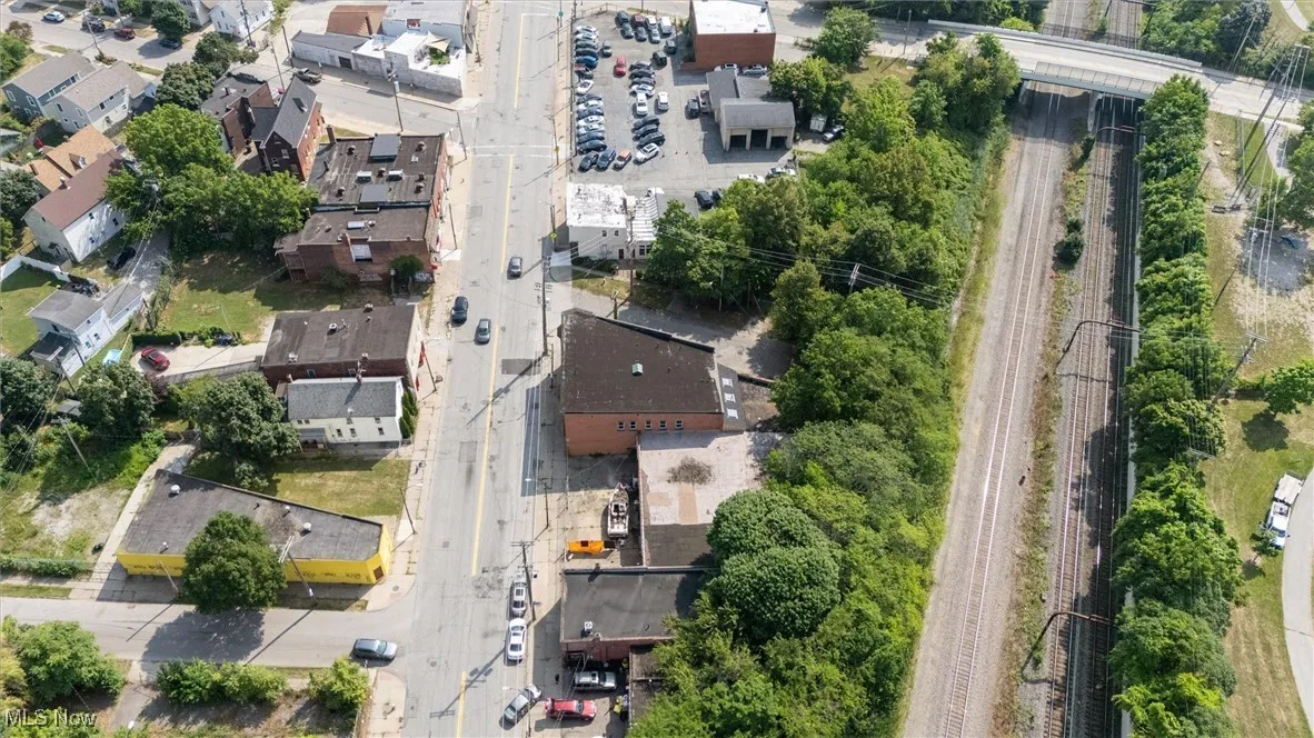 Aerial view of property and surrounding area