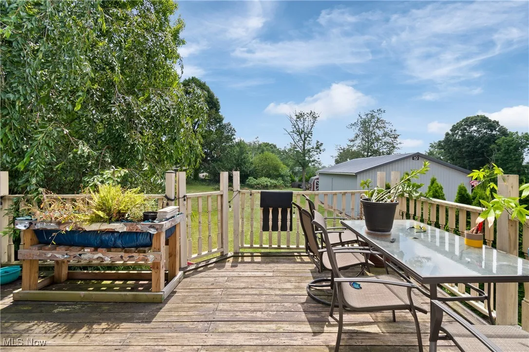 Deck with outdoor dining space