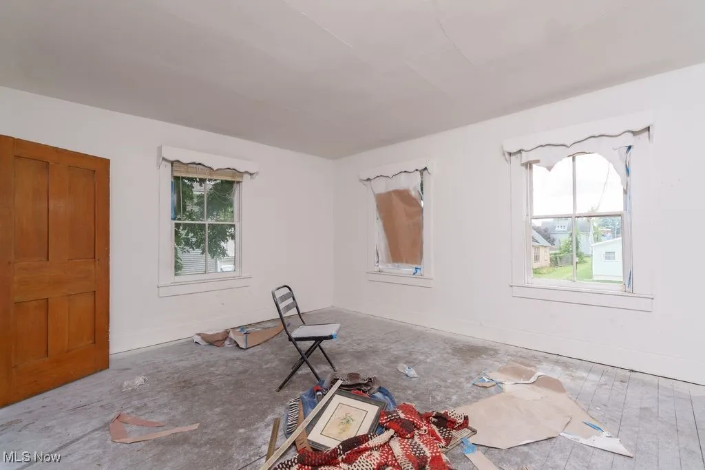 Unfurnished room with baseboards
