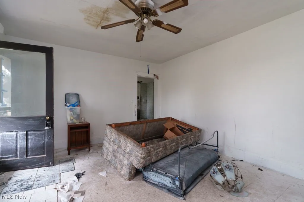 Living room with a ceiling fan