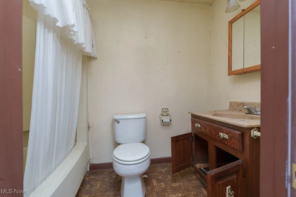 Bathroom with vanity and shower / bath combo