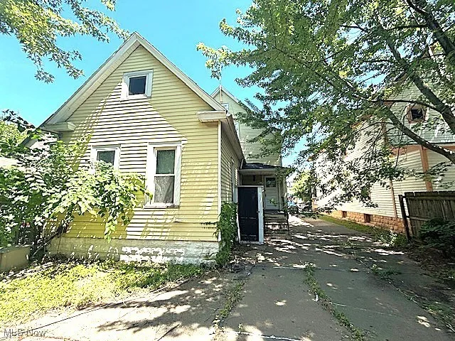 View of side of home