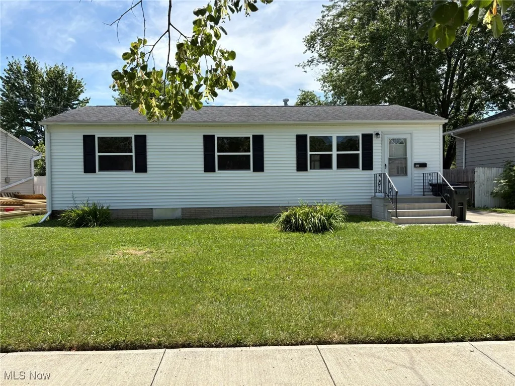 View of front of home featuring a front yard
