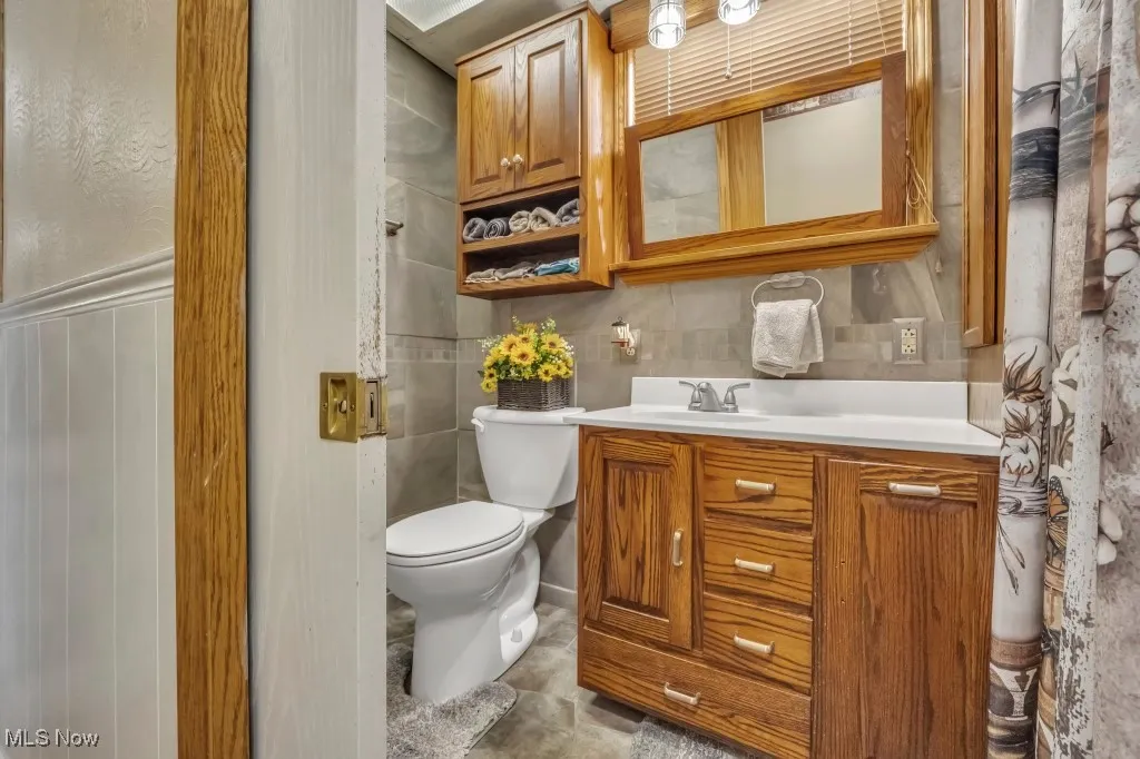 first floor full bathroom with shower