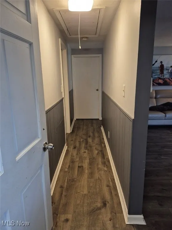 Hallway to Masterbedroom