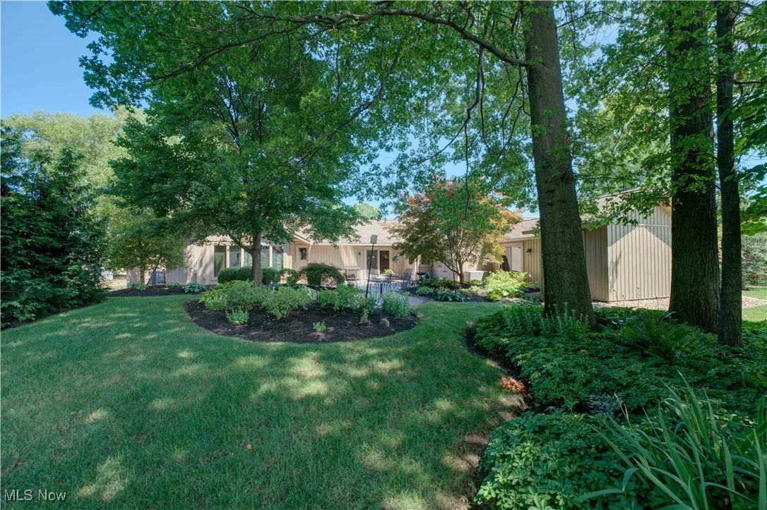 Private and scenic rear yard.