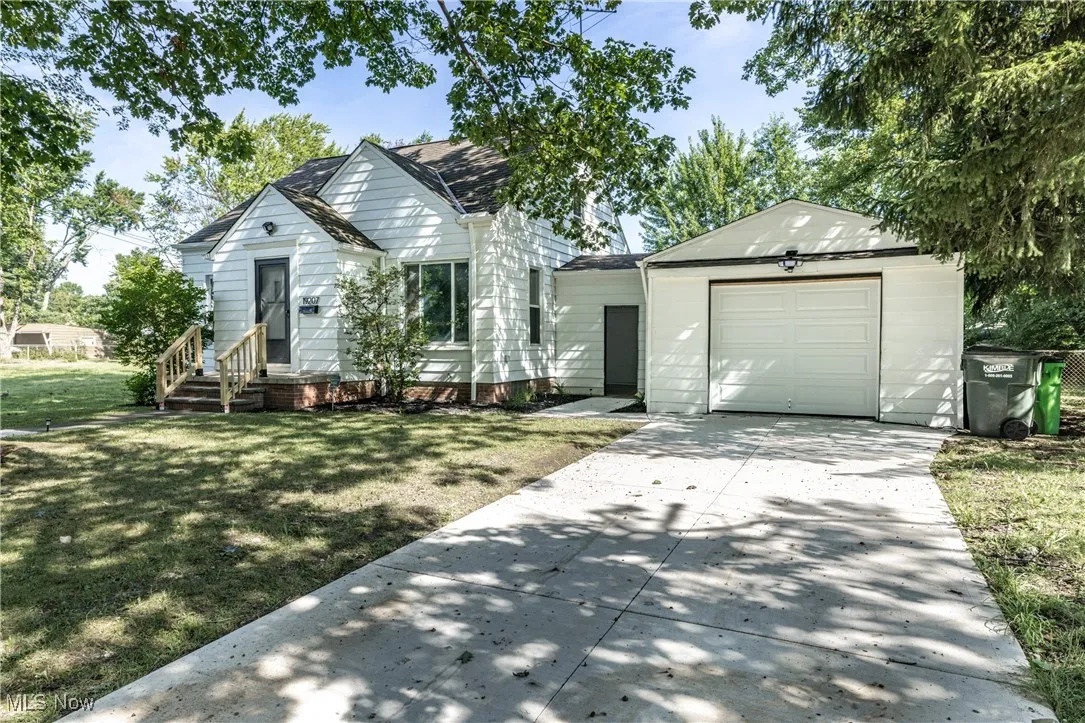 View of front of house with driveway and a front yard