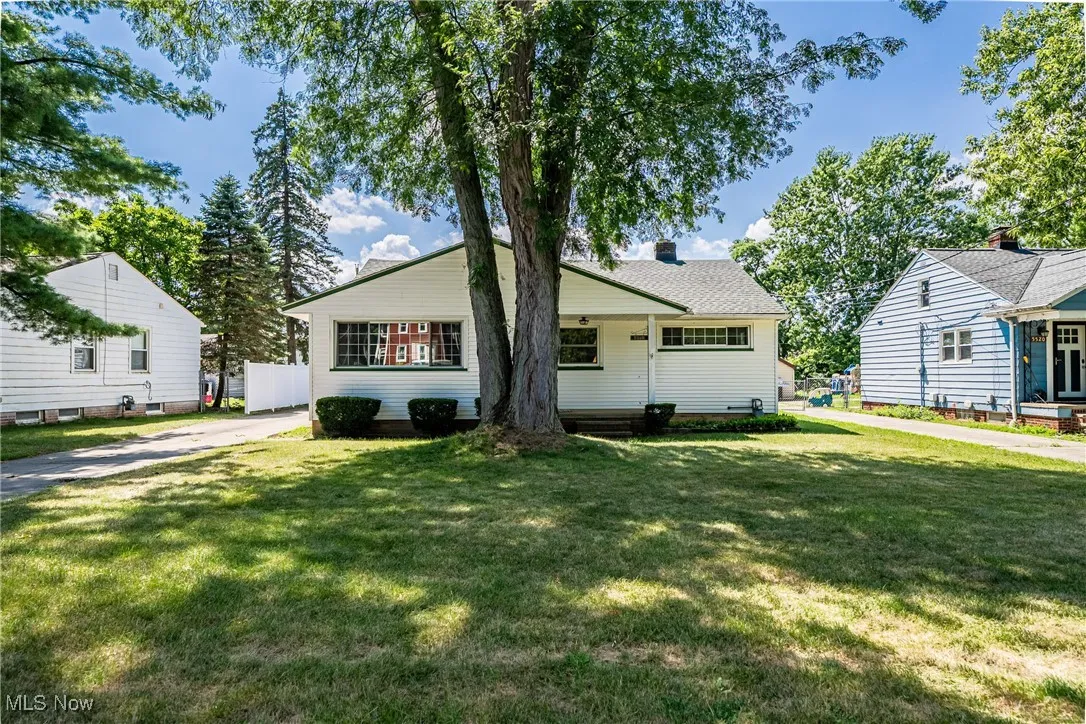 View of front of home featuring a front yard