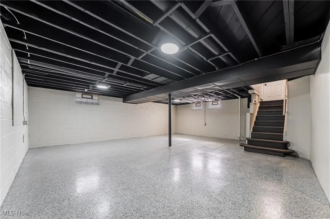 Below grade area with stairway