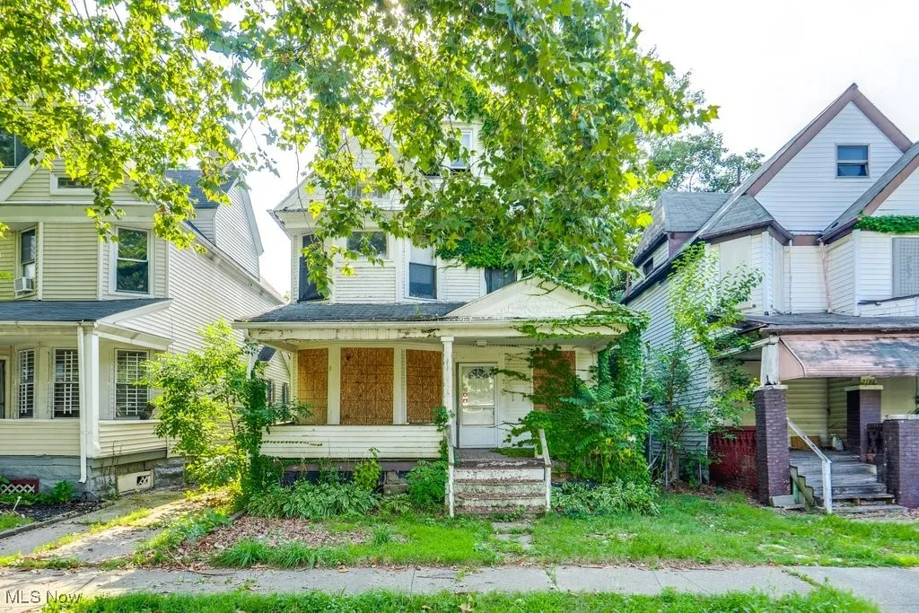 View of front of house with a porch