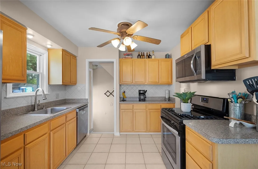 Kitchen with stainless applainces