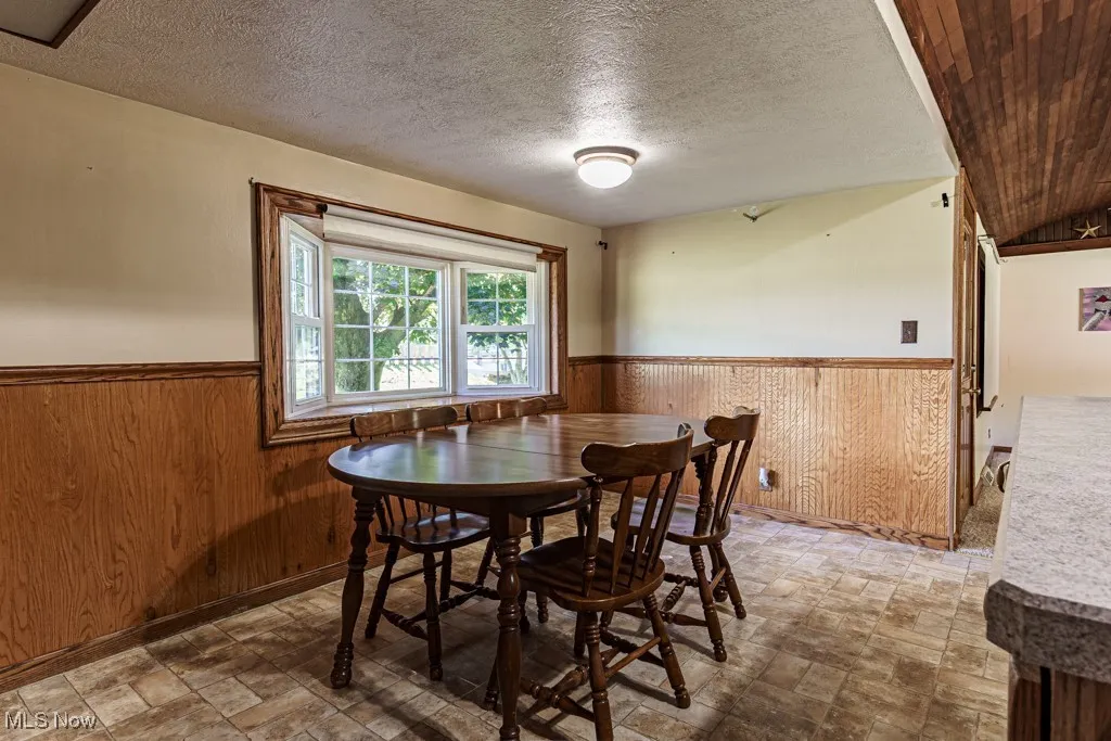 Eating area in kitchen