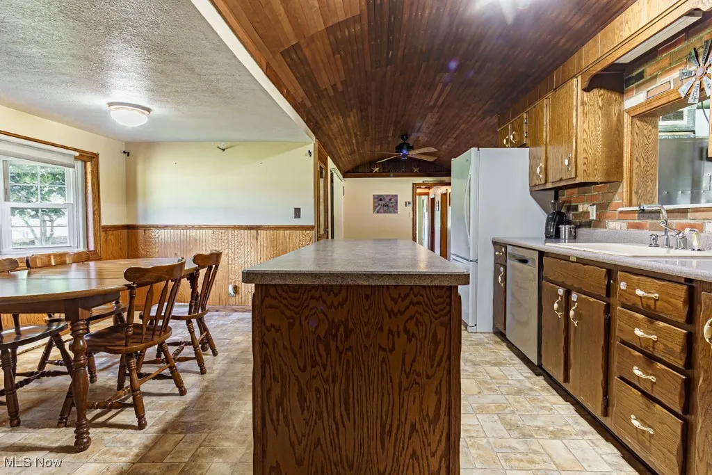 Kitchen with island