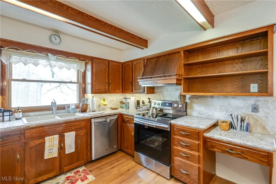 10154 Carlswood Avenue, Hartville, Ohio,MLS Now Listing ID