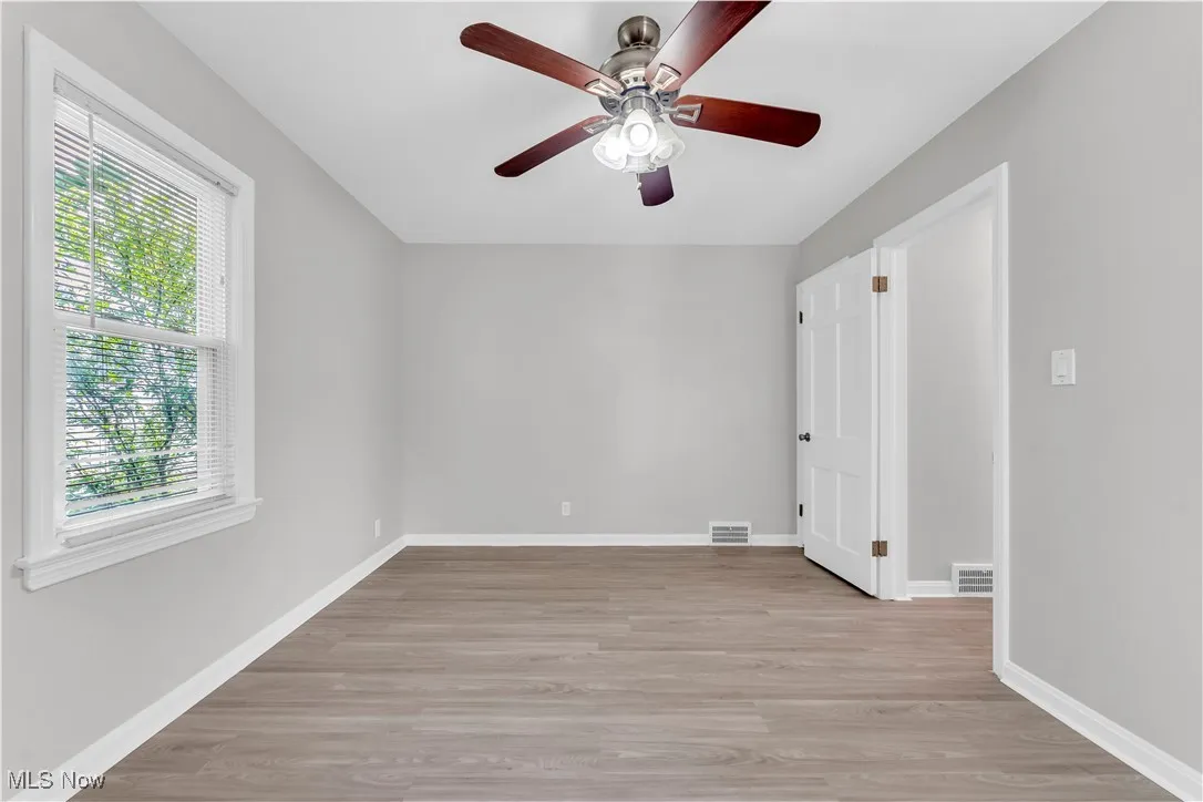 Unfurnished room featuring light wood finished floors and ceiling fan