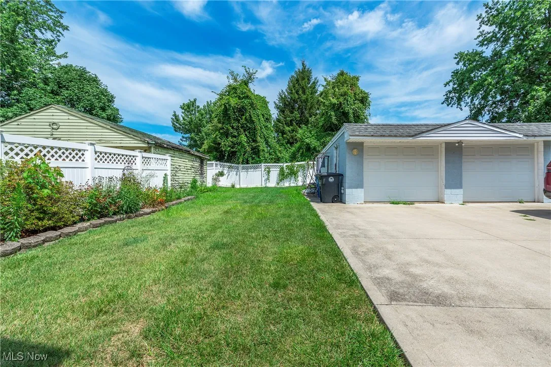 View of yard featuring a detached garage