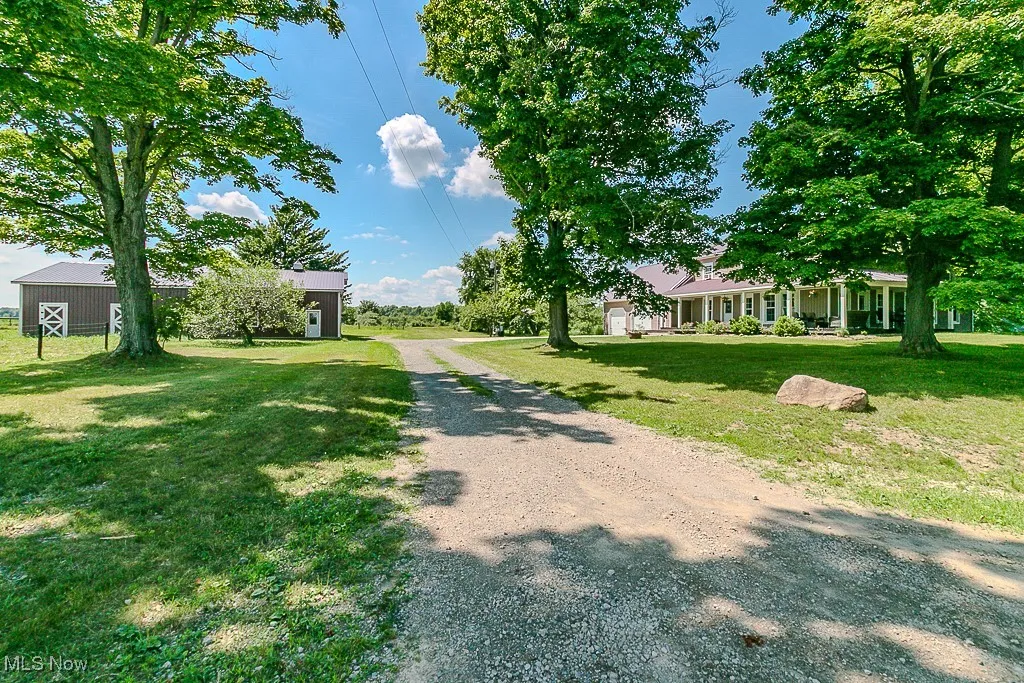 View of dirt / gravel road