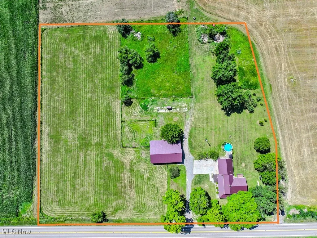 Aerial overview of property's location with property boundaries highlighted