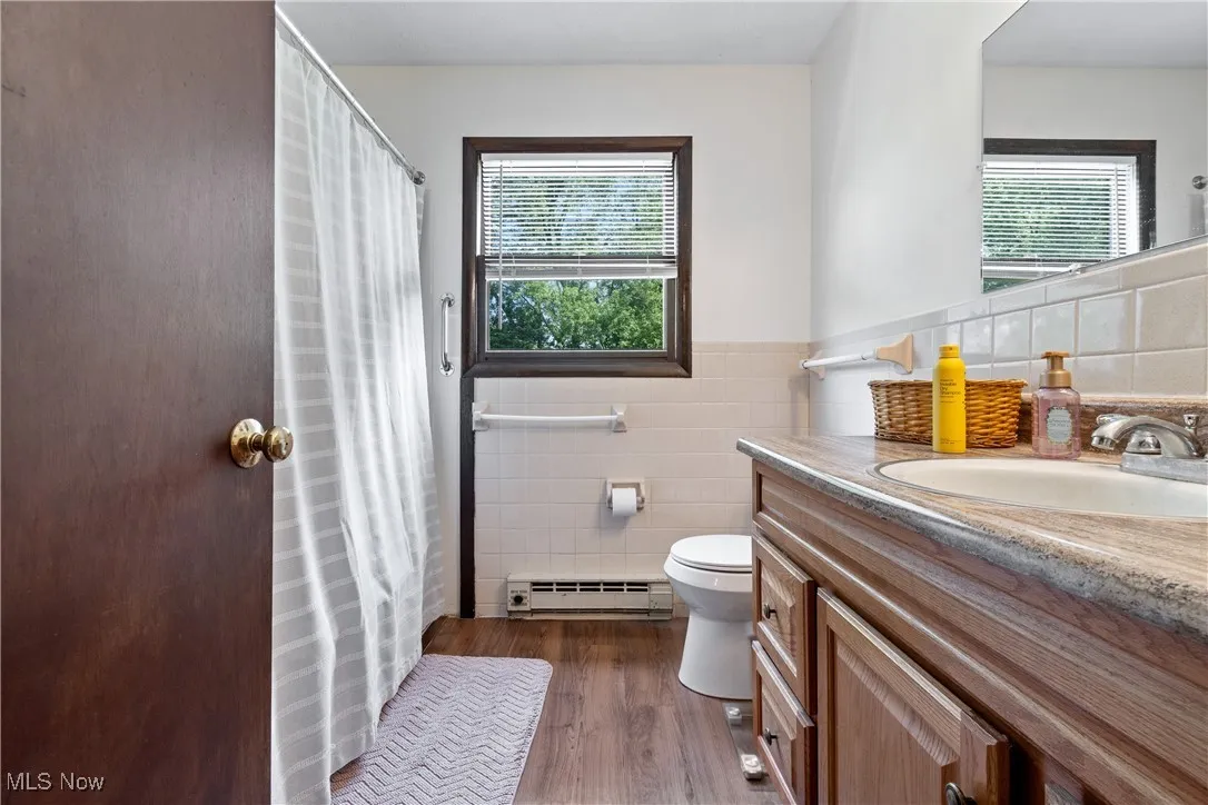 4505 full bath 2nd floor