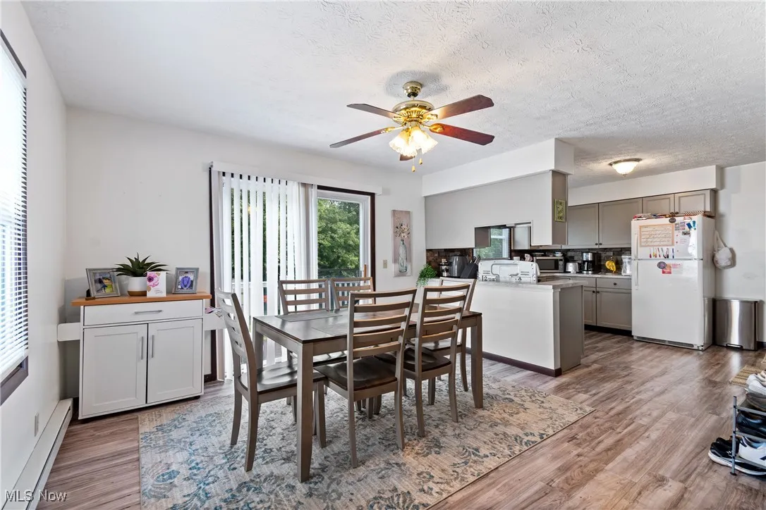 4505 dining area