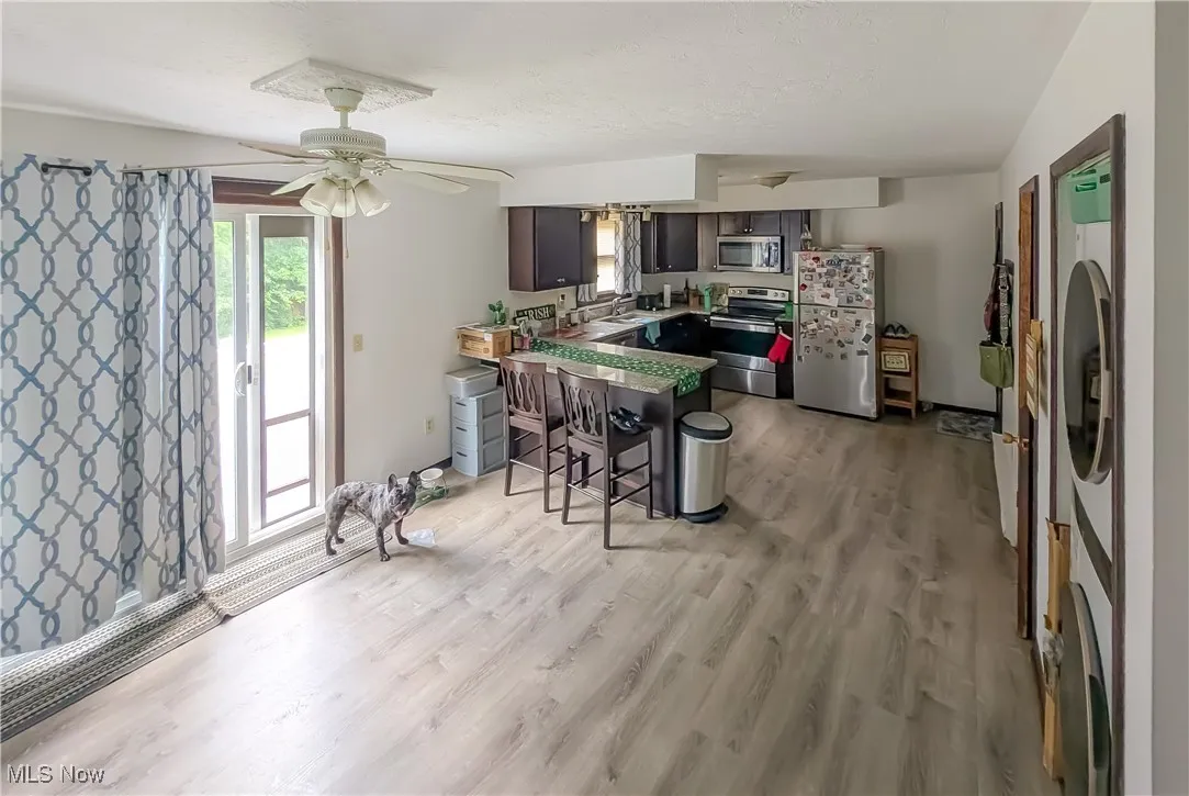 4477 kitchen/dining space