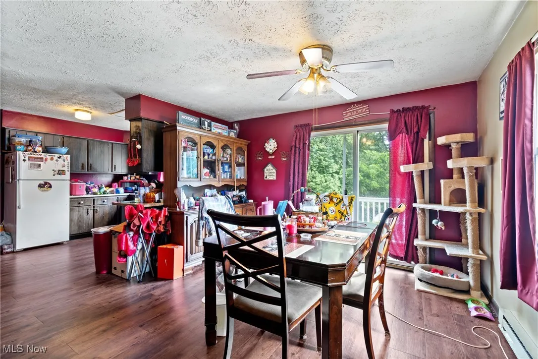 4475 dining space