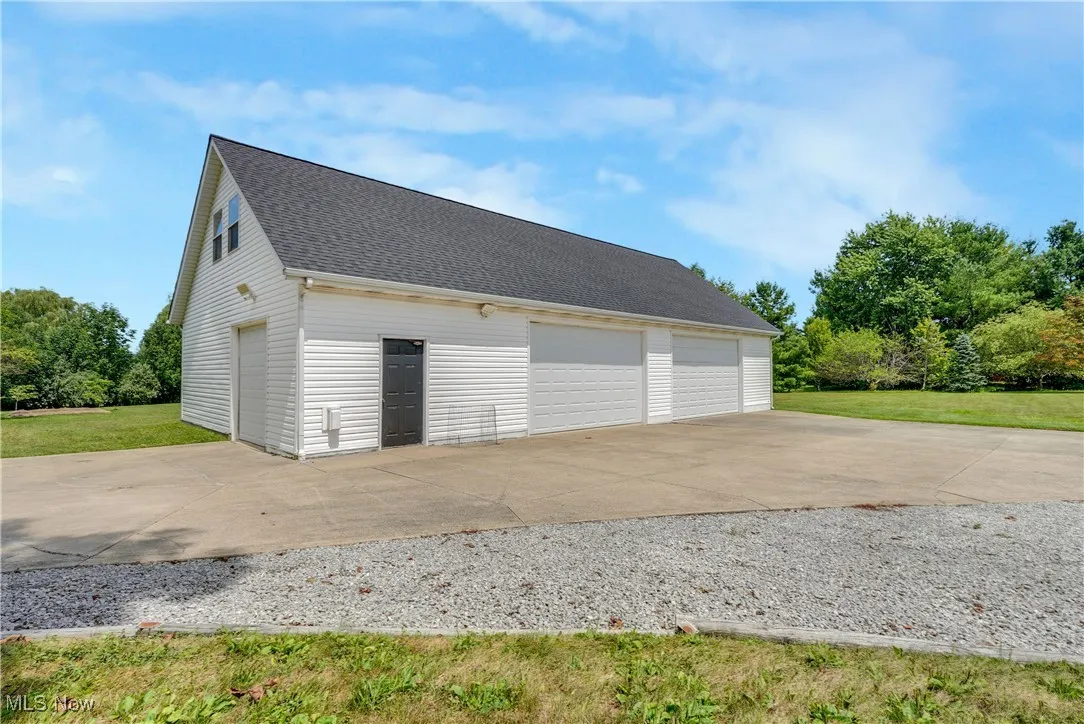 2700 sq ft, fully insulted outbuilding with gas, electric, gas, and heat.